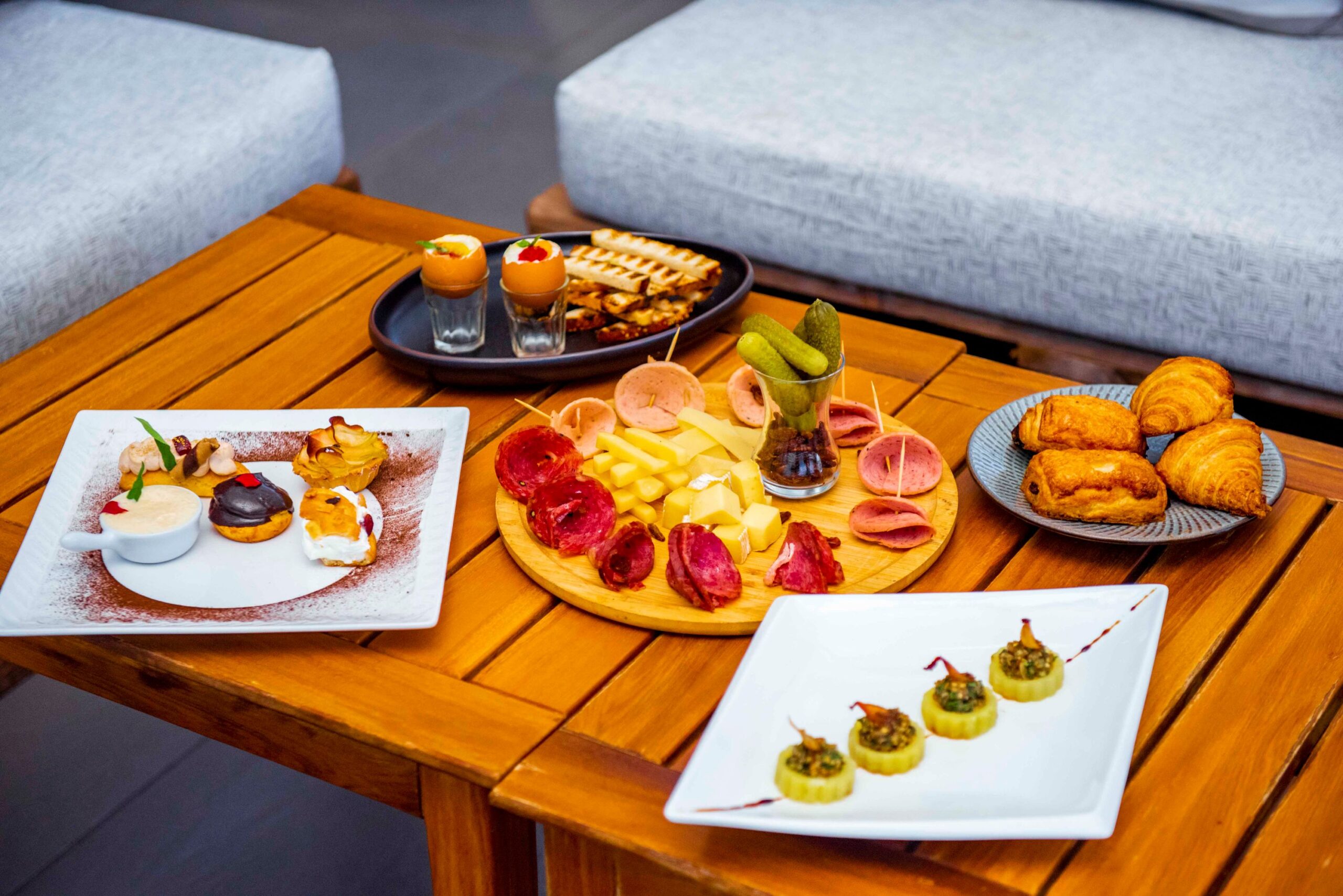 Aviavy international dishes